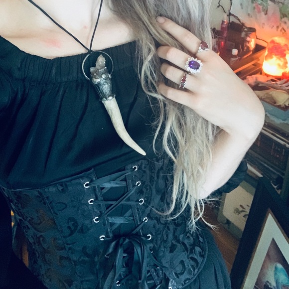 Emily🌙🖤🥀 - Picture 1 of 3